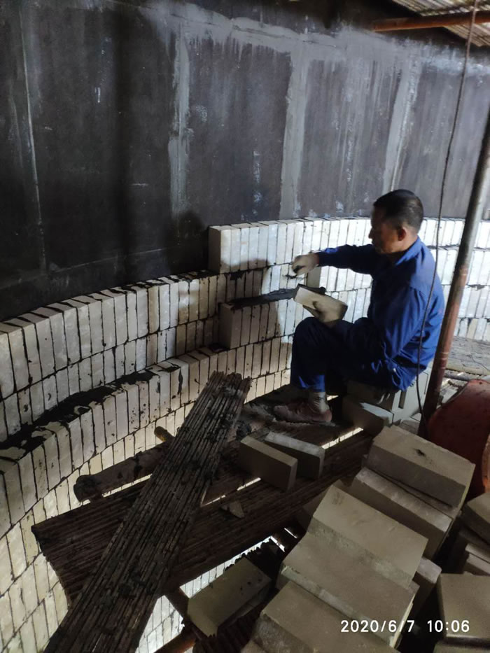 沁阳市恒瑞实业有限公司硫酸三塔瓷砖衬里施工